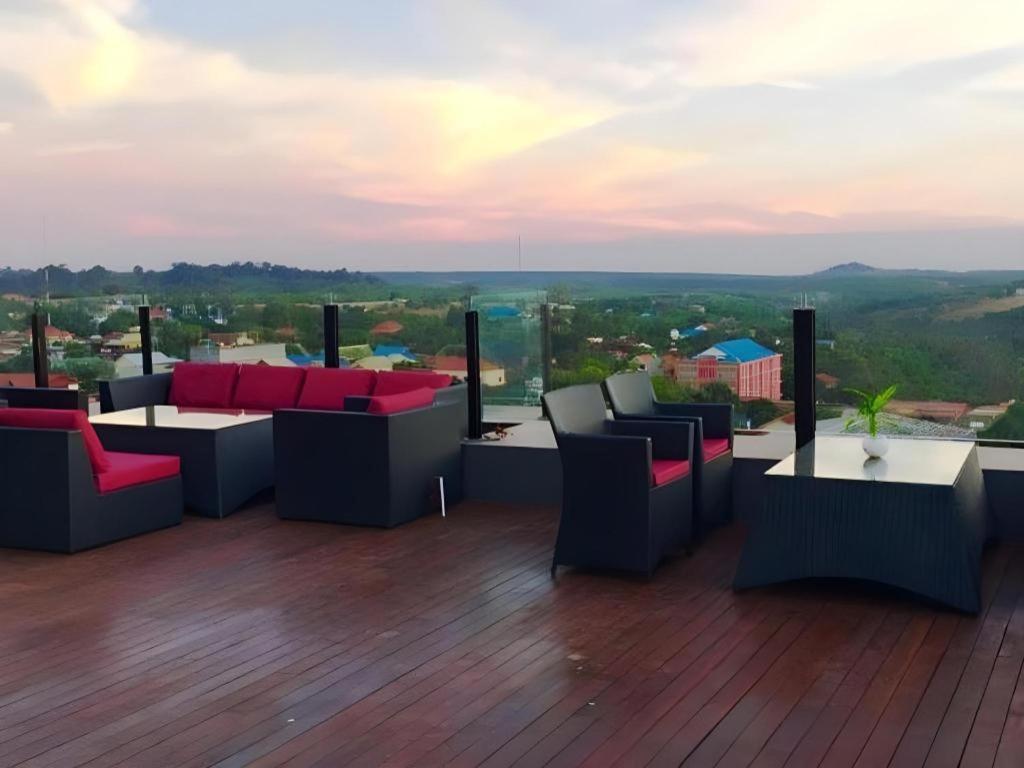 Yeak Loam Hotel Banlung Εξωτερικό φωτογραφία